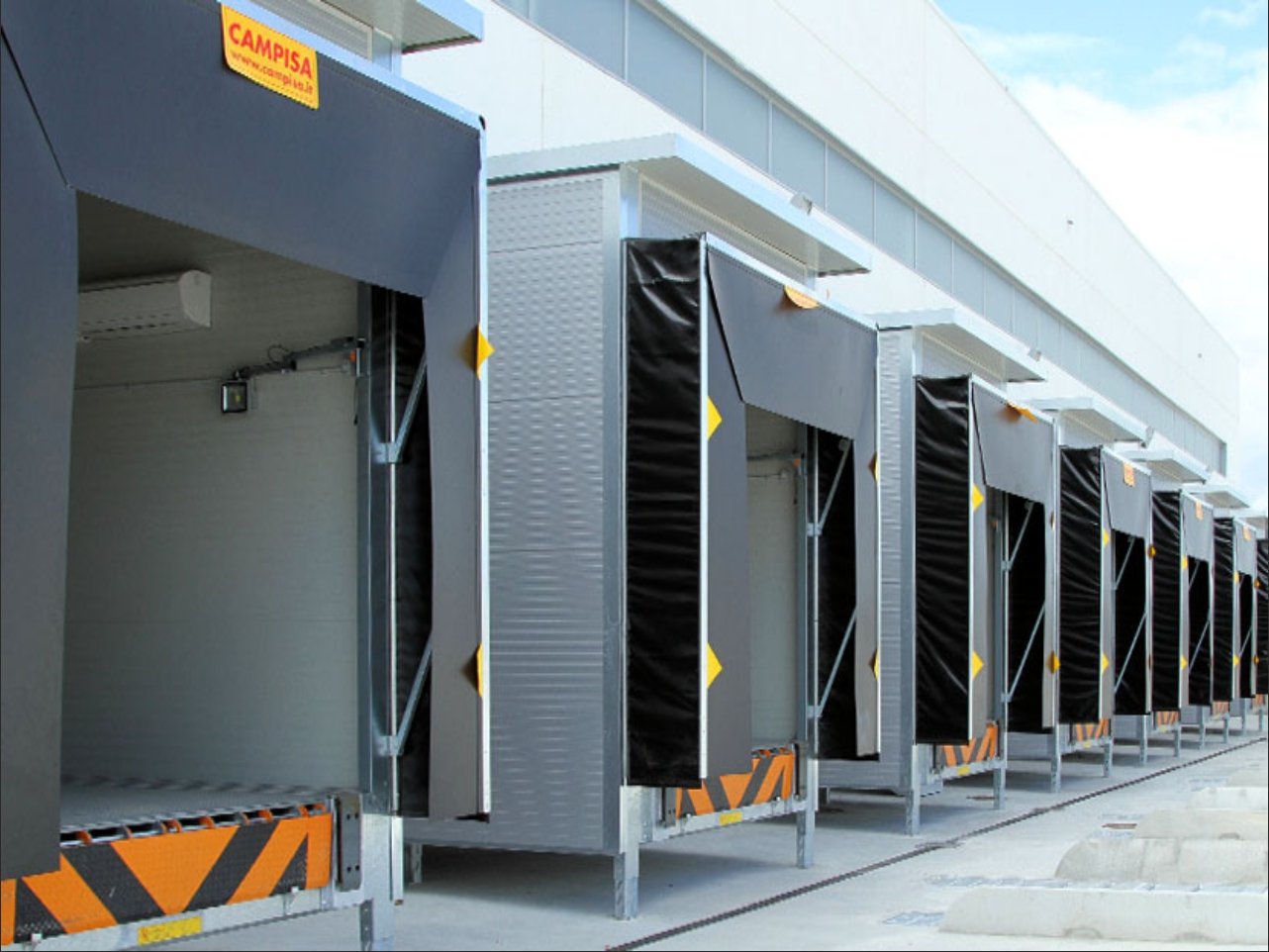 Retractable Dock Shelter